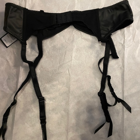 Fredericks of Hollywood Garterbelt - Picture 2 of 5